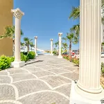 Caesar & - With 2 Bedroom Apartment *