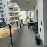 Caesar & - With 2 Bedroom Apartment *