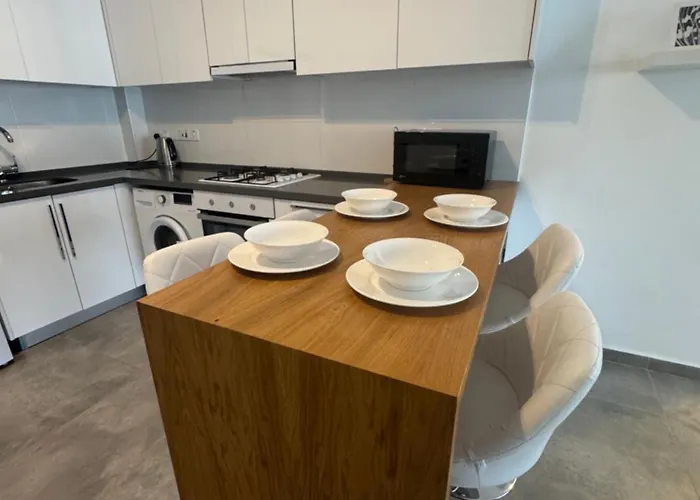 Caesar & - With 2 Bedroom *