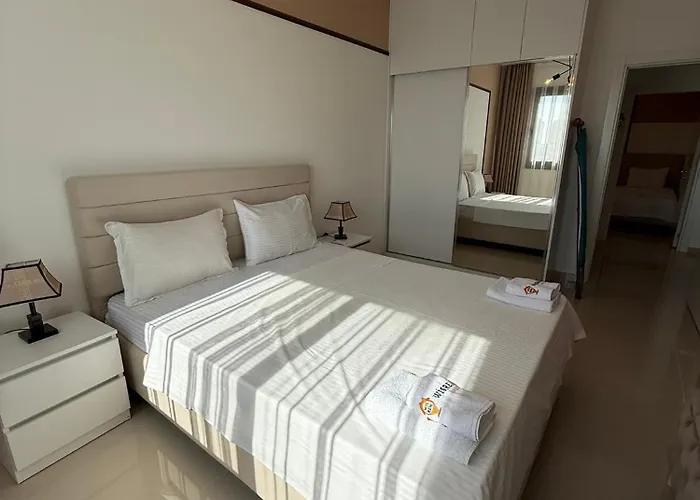 Caesar & - With 2 Bedroom *