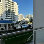 Caesar & - With 2 Bedroom דירה