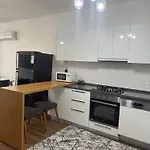 Caesar & - With 2 Bedroom דירה
