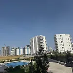 Caesar & - With 2 Bedroom דירה