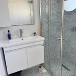 Caesar & - With 2 Bedroom Apartment *