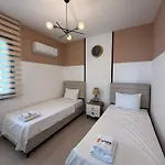 Caesar & - With 2 Bedroom דירה *