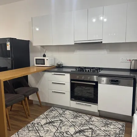 Caesar & - With 2 Bedroom דירה *