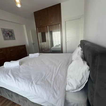 Caesar & - With 2 Bedroom - Aurelius Apartment