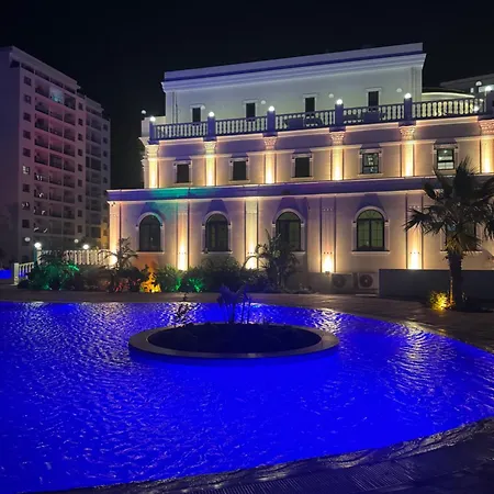 Caesar & - With 2 Bedroom Apartment *