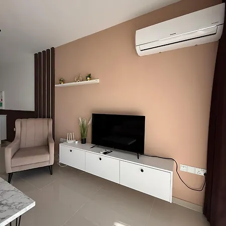 Caesar & - With 2 Bedroom Apartment