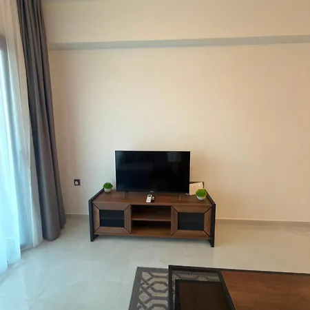 Caesar & - With 2 Bedroom Apartment *